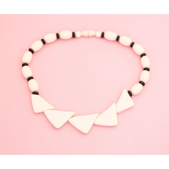 Geometric White and Black Triangle Beaded Necklace|16 Inches| Avon| H20 - Picture 1 of 3